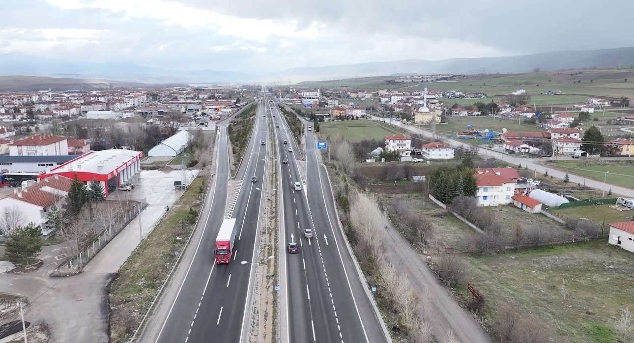 D100 karayolunda bayram dönüşü yoğunluğu
