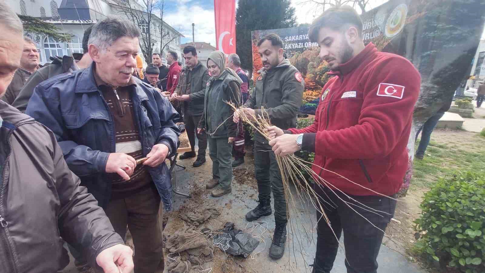 Dağıtılan 2 bin meyve fidesi toprakta hayat bulacak
