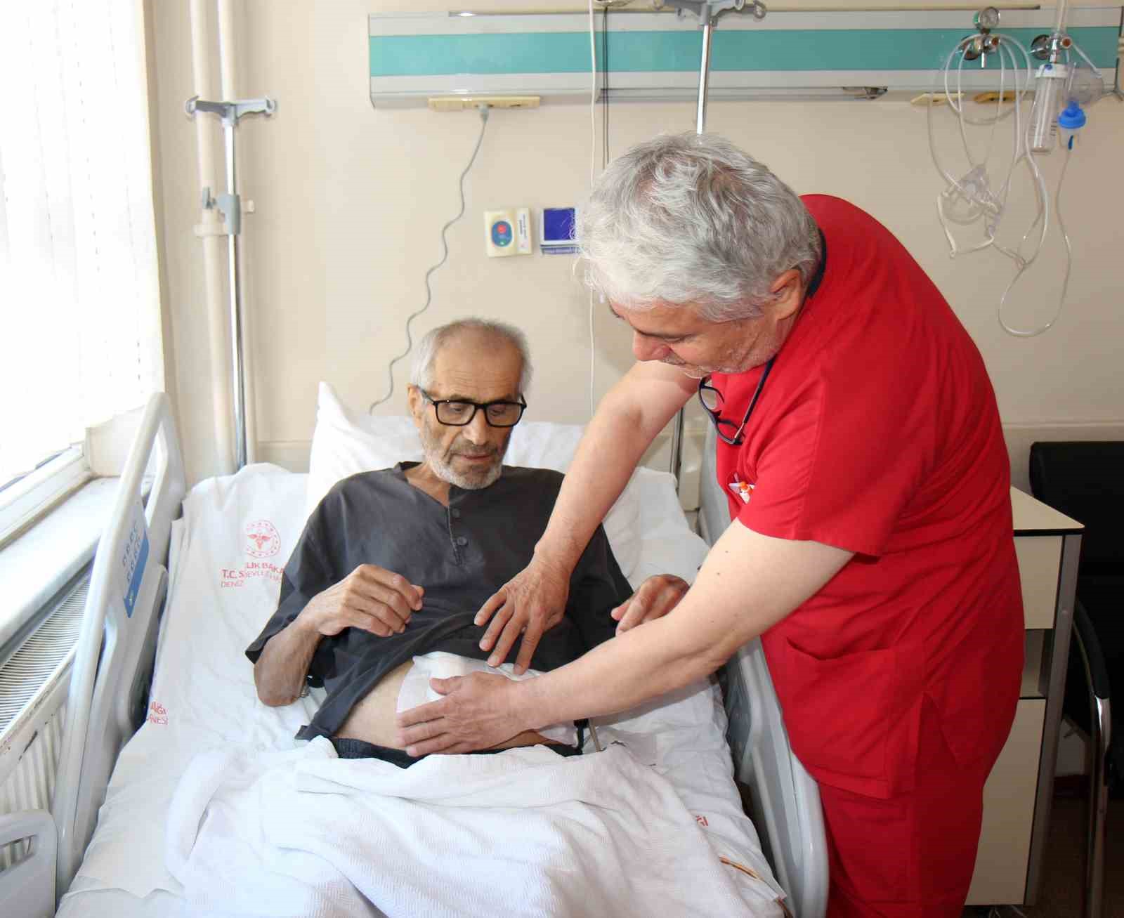 Dalağı normal boyuttan 40 kat büyük olan hastan başarılı operasyonla sağlığına kavuştu
