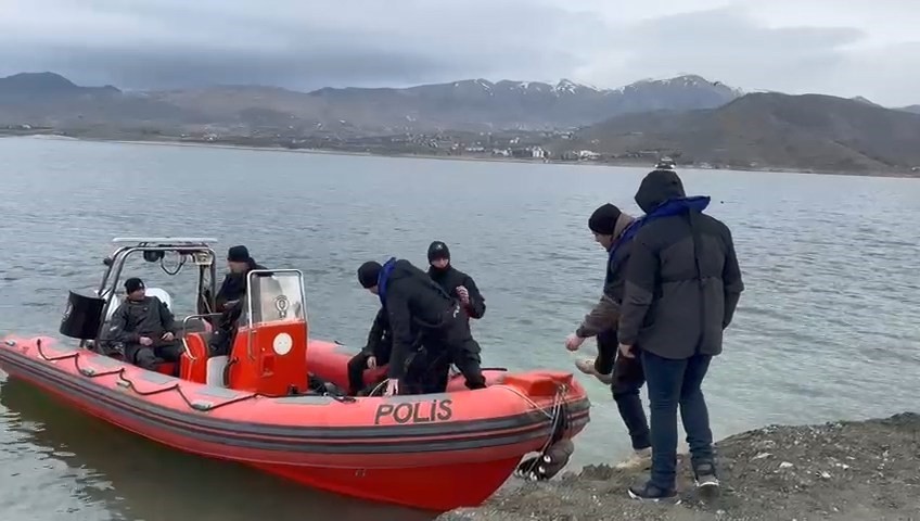 Dalgıç polisler Keban Baraj sahasında yaşlı adamı arıyor
