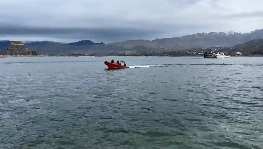 Dalgıç polisler Keban Baraj sahasında yaşlı adamı arıyor
