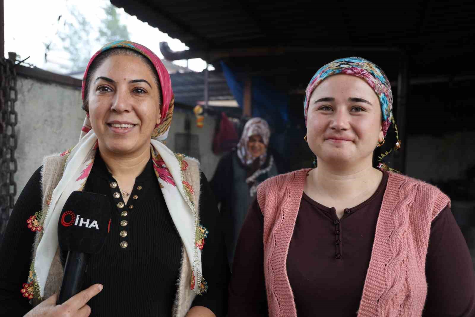 Dalında 5 TL  olan turunç, kadınların elinde kara kazanda değer kazandı
