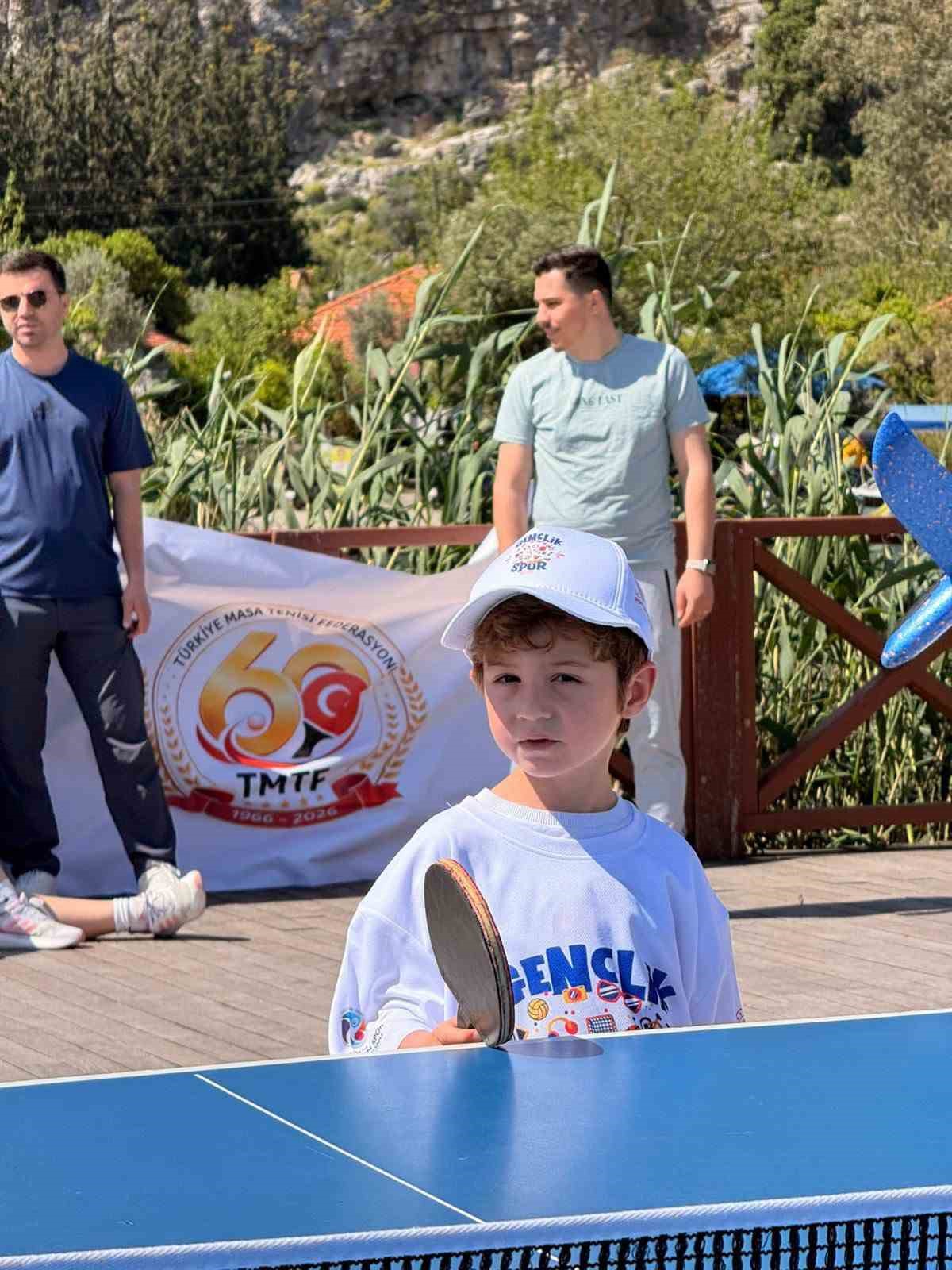 Dalyan’da masa tenisi doğayla buluştu
