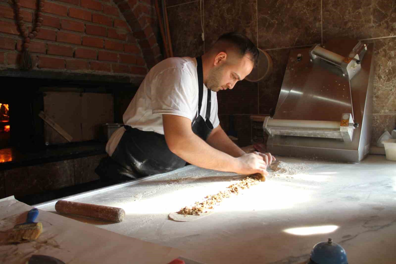 Damak çatlatan tescilli lezzet: Çarşamba Pidesi
