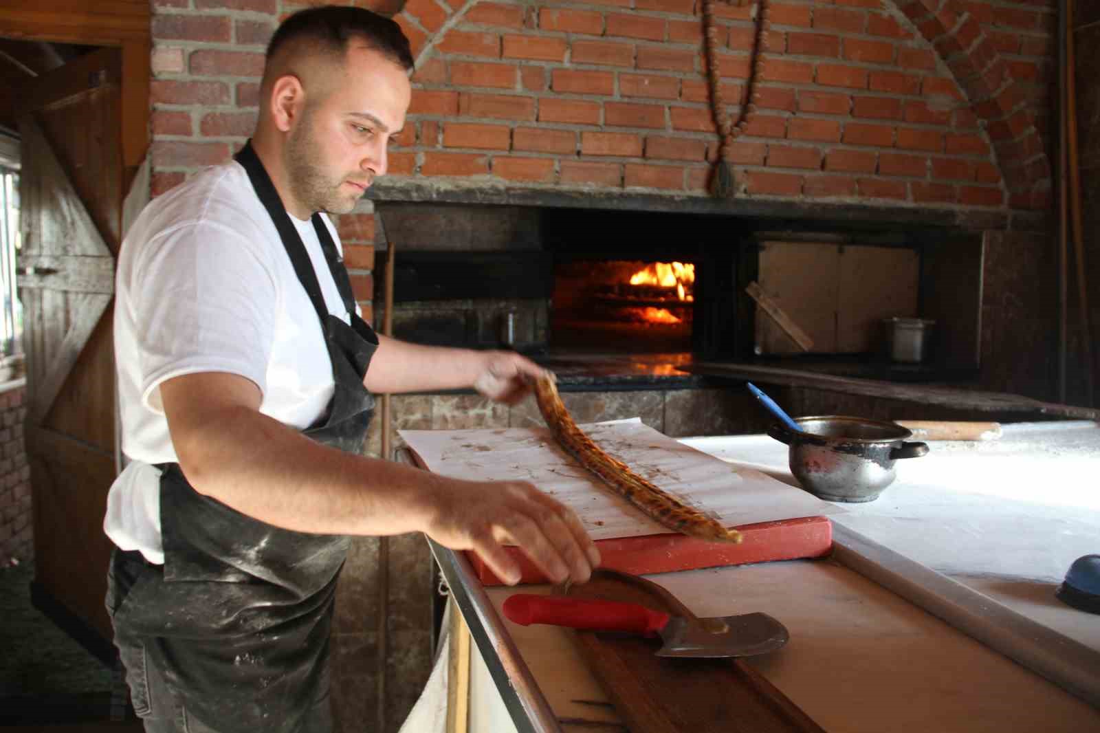 Damak çatlatan tescilli lezzet: Çarşamba Pidesi
