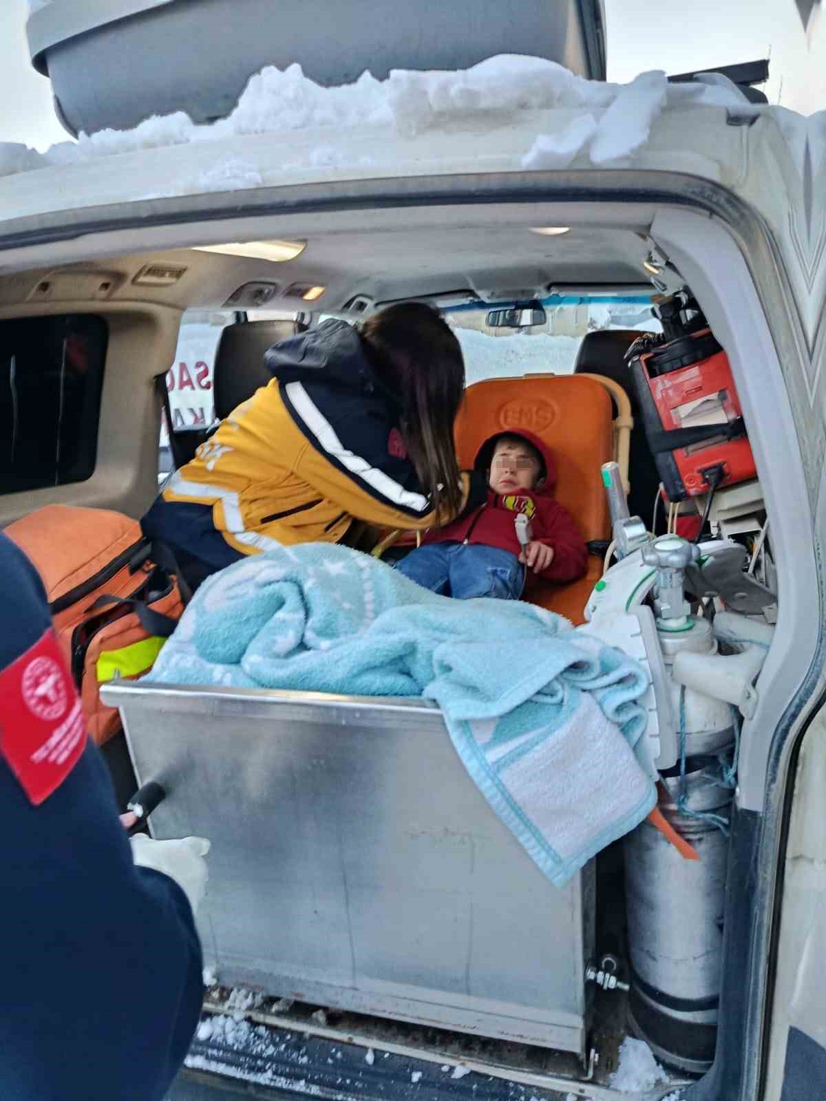 Damdan düşerek yaralanan çocuk hastaneye ulaştırıldı
