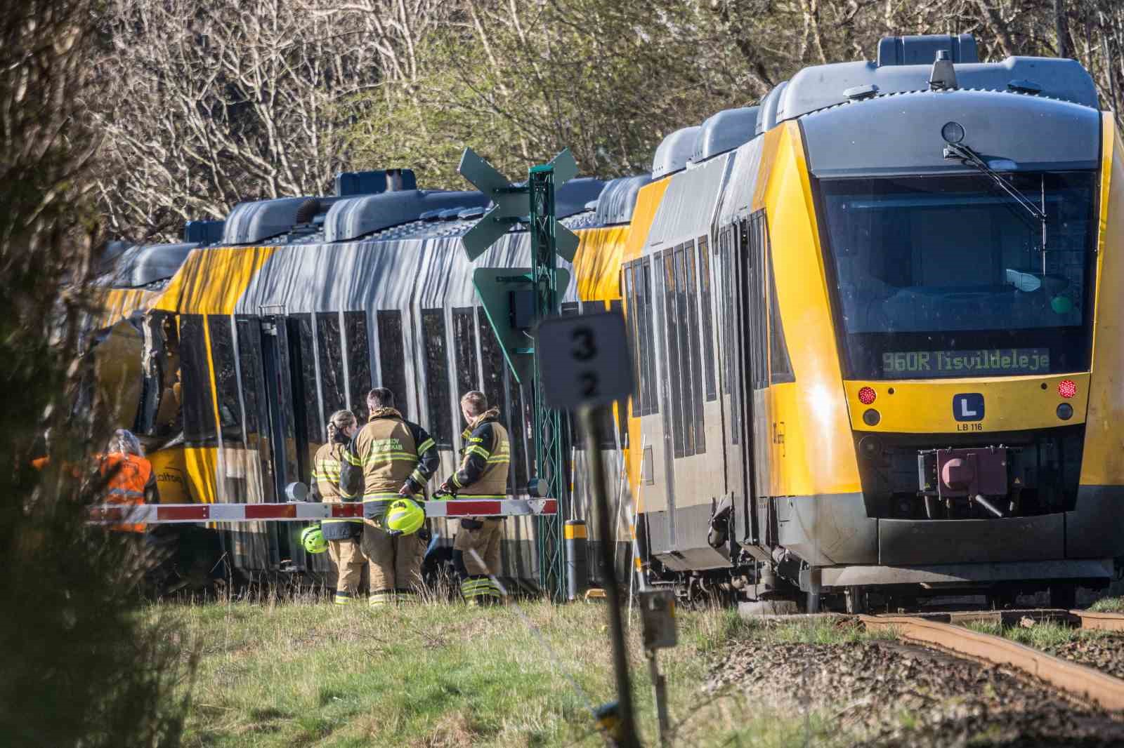 Danimarka’da iki tren çarpıştı: 4’ü ağır 17 yaralı
