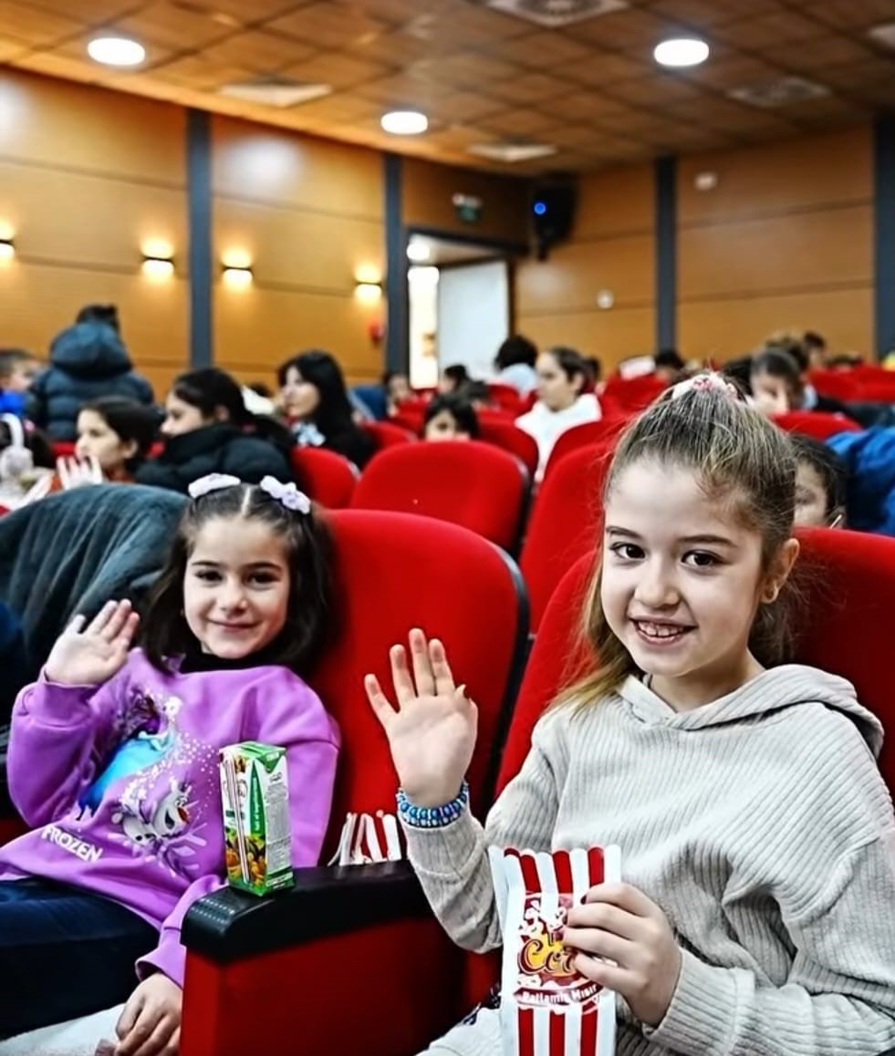 Darende’de çocuk sinema günleri devam ediyor
Darende’de çocuk sinema günleri devam ediyor
