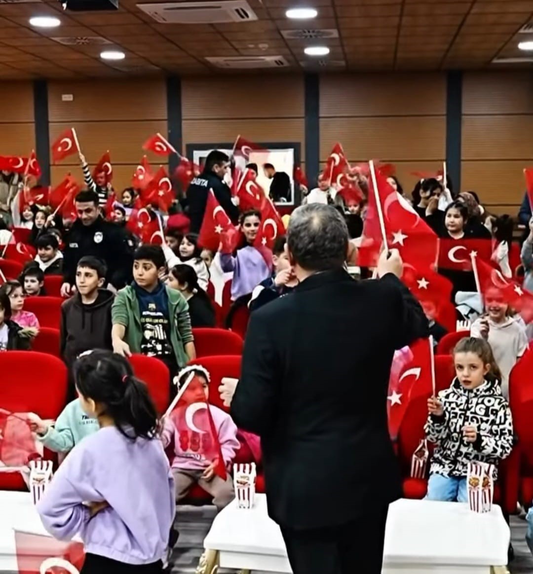 Darende’de çocuk sinema günleri devam ediyor
Darende’de çocuk sinema günleri devam ediyor