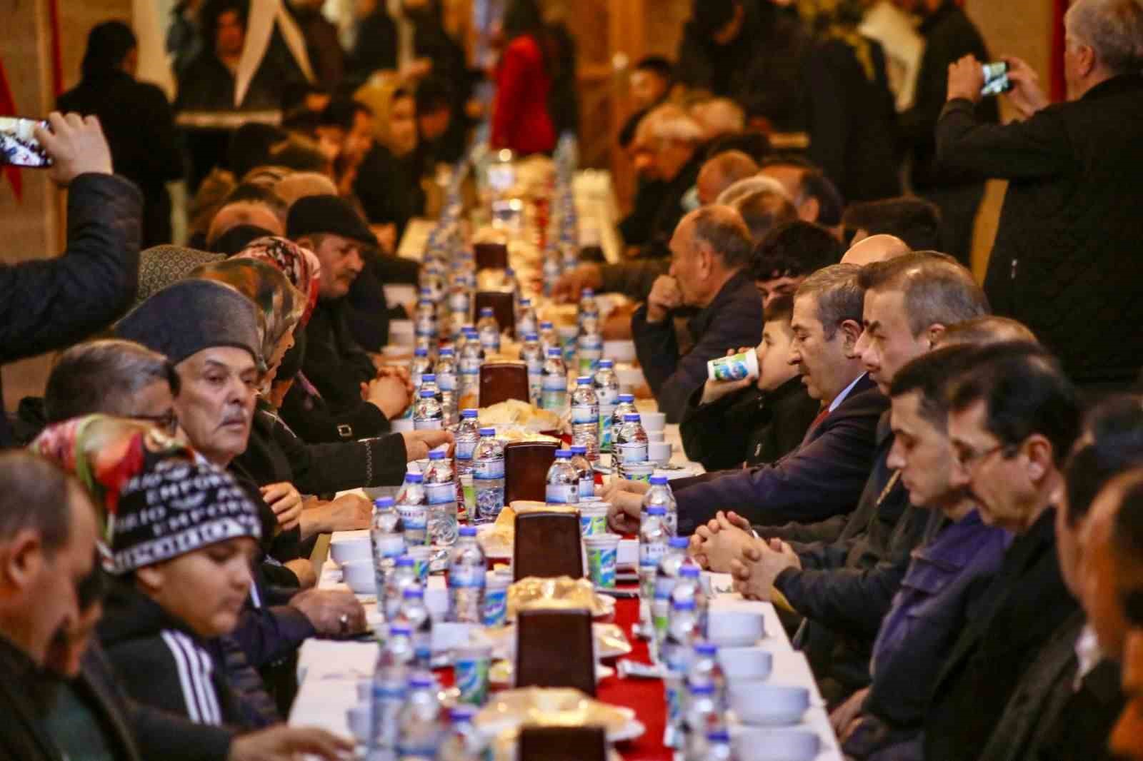 Darende’de şehit aileleri ve gaziler onuruna iftar
Darende’de şehit aileleri ve gaziler onuruna iftar