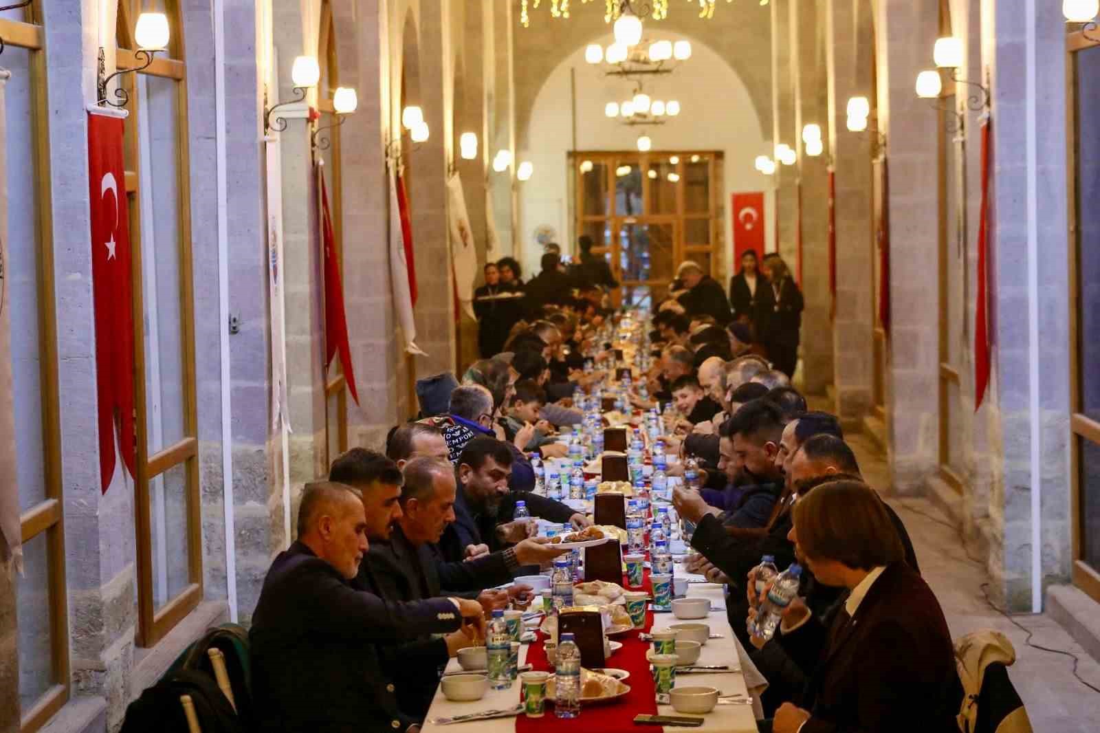 Darende’de şehit aileleri ve gaziler onuruna iftar
Darende’de şehit aileleri ve gaziler onuruna iftar