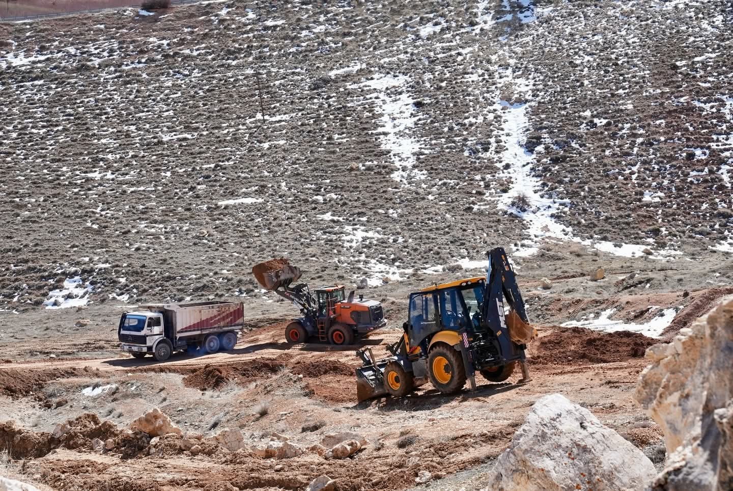 Darende’de stabilize yol çalışmaları için saha incelemesi
