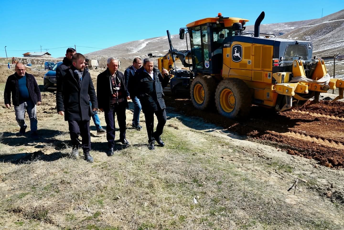 Darende’de stabilize yol çalışmaları için saha incelemesi
