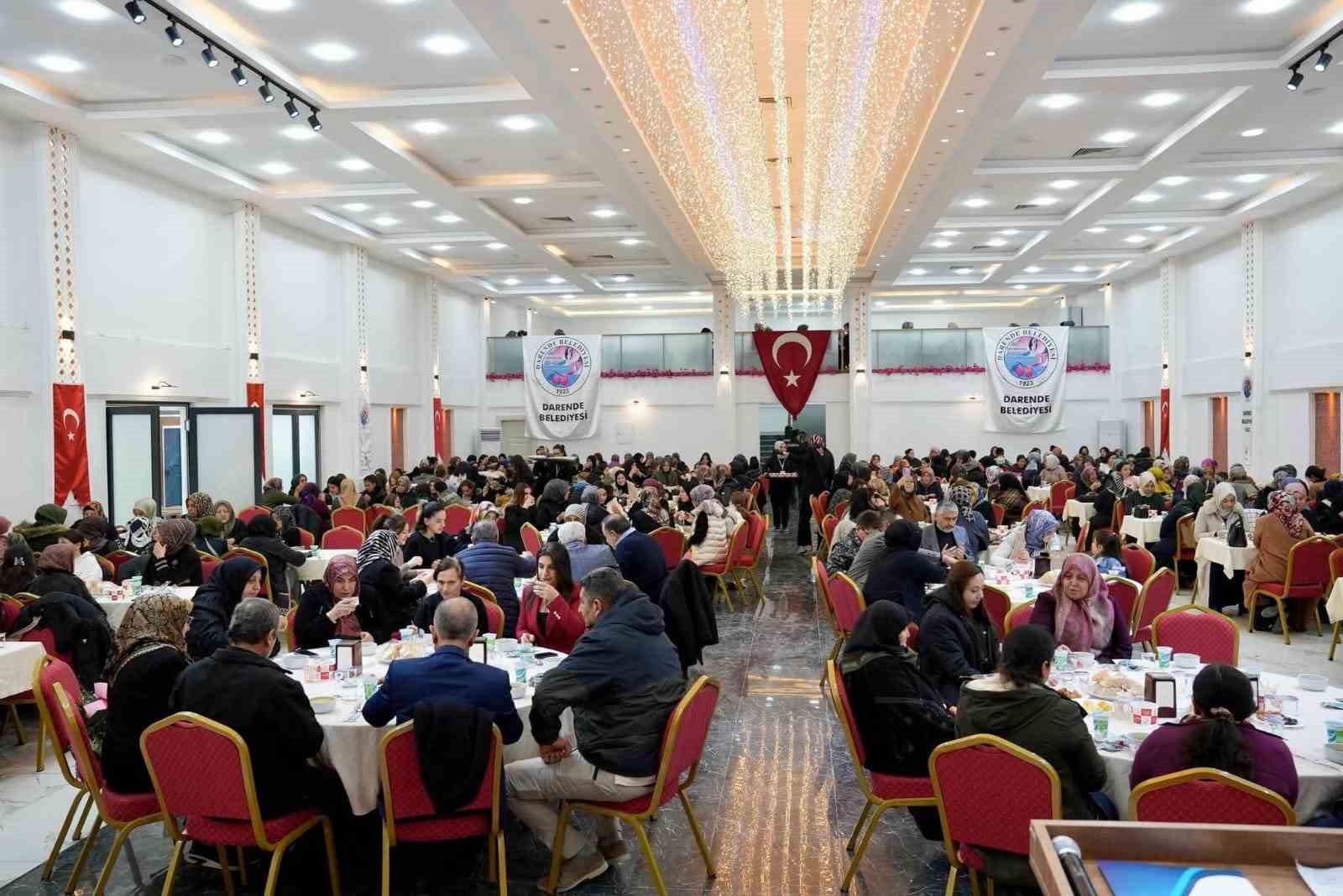 Darende’nin kadınları iftarda bir araya geldi
