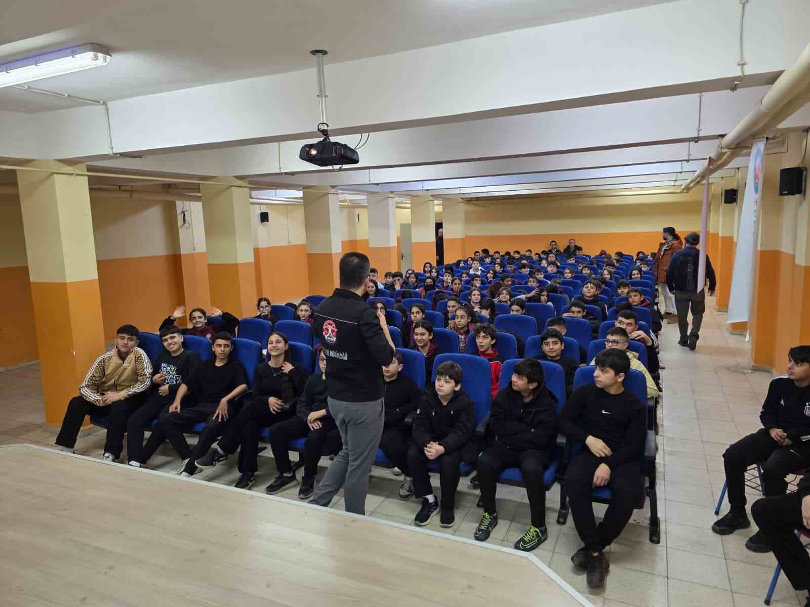 Darıca’da 37 bin öğrenciye uygulamalı afet eğitimi
Darıca’da 37 bin öğrenciye uygulamalı afet eğitimi