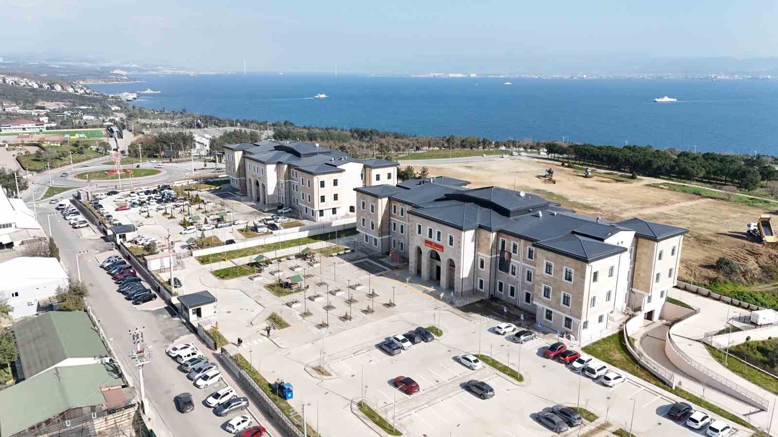 Darıca’da yeni hükümet konağı ve belediye binası hizmete başladı
Darıca’da yeni hükümet konağı ve belediye binası hizmete başladı