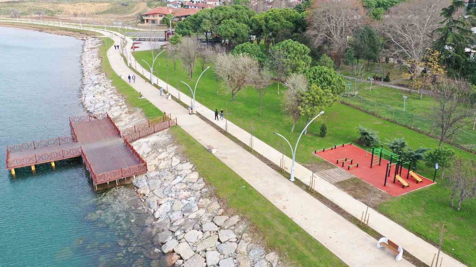 Darıca’da yeşil alan çalışmaları devam ediyor
Darıca’da yeşil alan çalışmaları devam ediyor