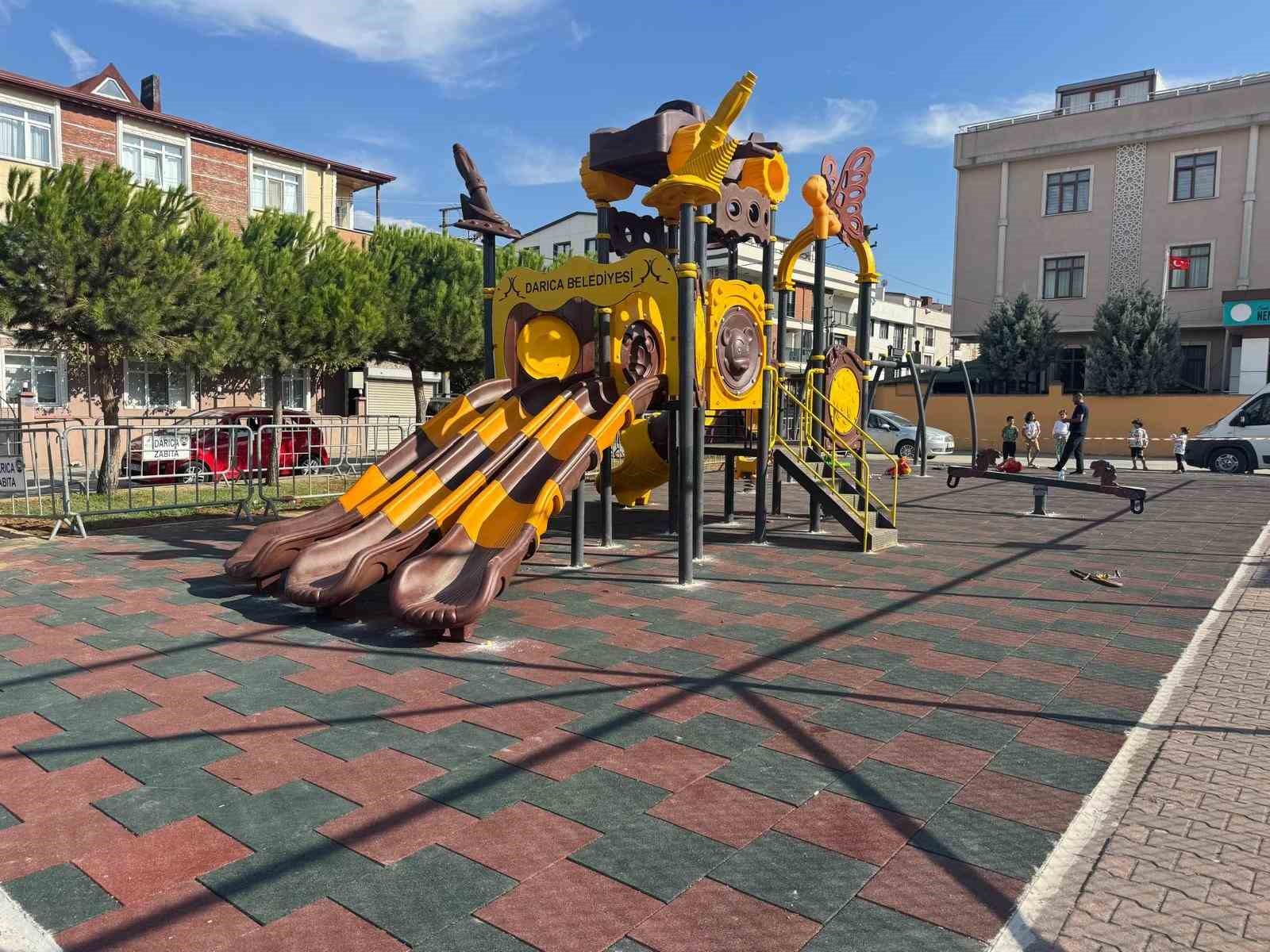 Darıca’da yeşil alan çalışmaları devam ediyor
Darıca’da yeşil alan çalışmaları devam ediyor