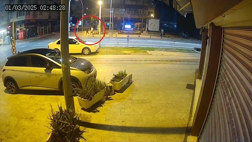 Darp sonucu ölen genç paramediğin annesi mahkemede gözyaşlarına boğuldu
Darp sonucu ölen genç paramediğin annesi mahkemede gözyaşlarına boğuldu