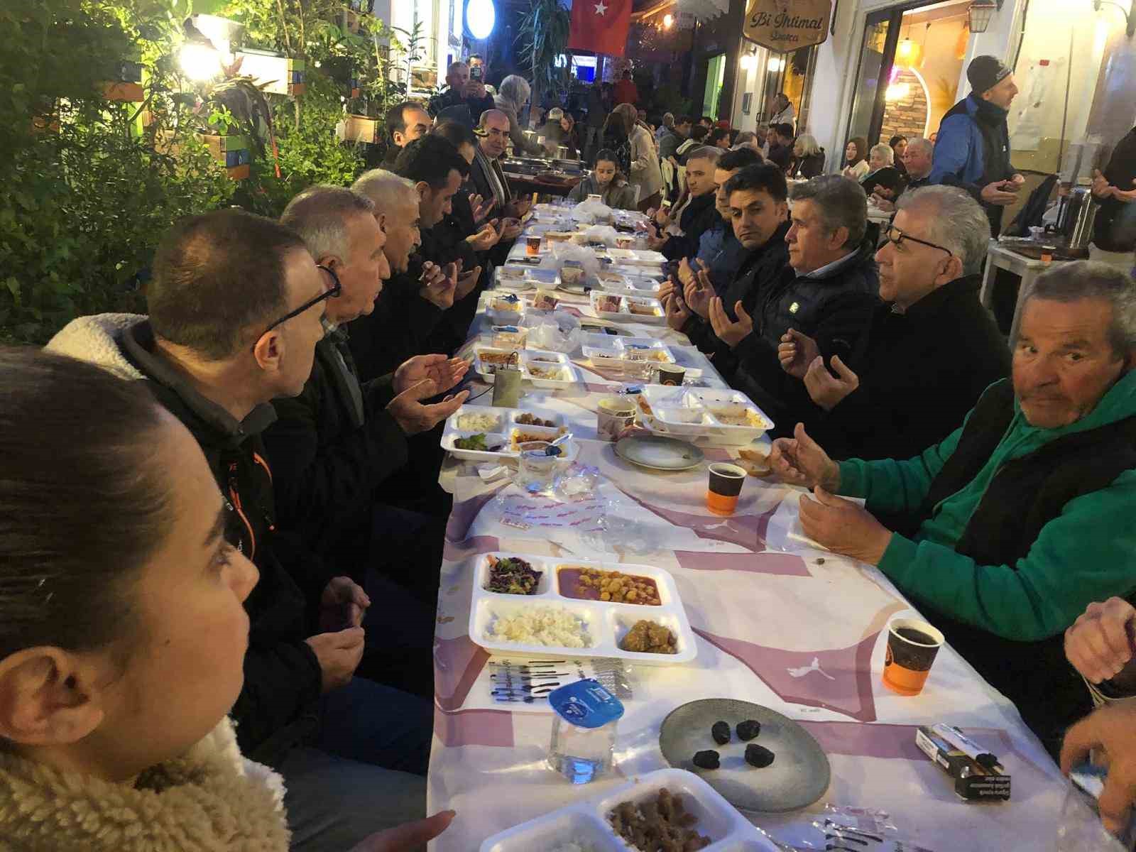 Datça’da 86. Sokak esnafından 400 kişilik iftar
