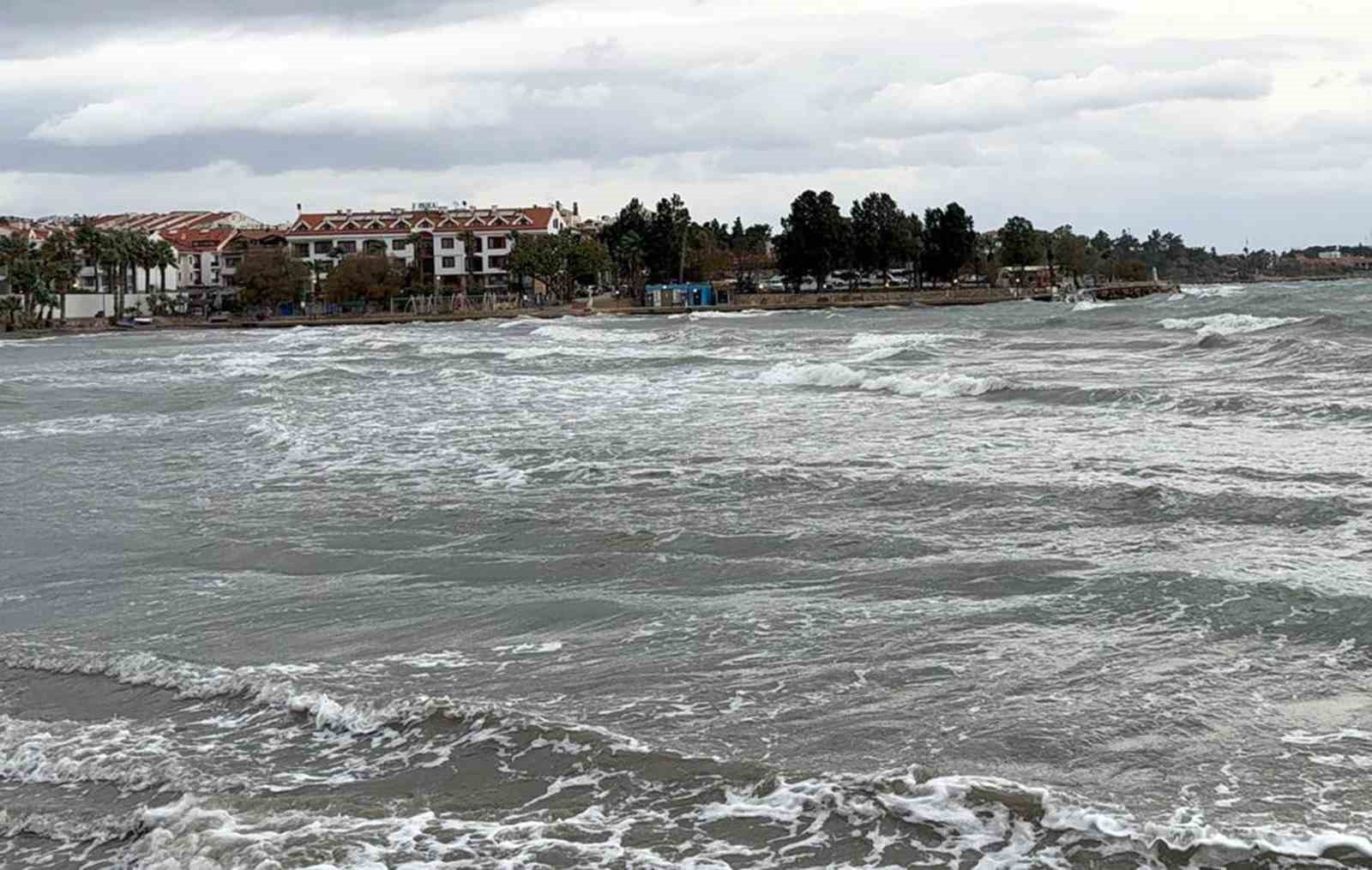 Datça’da fırtına etkili oldu

