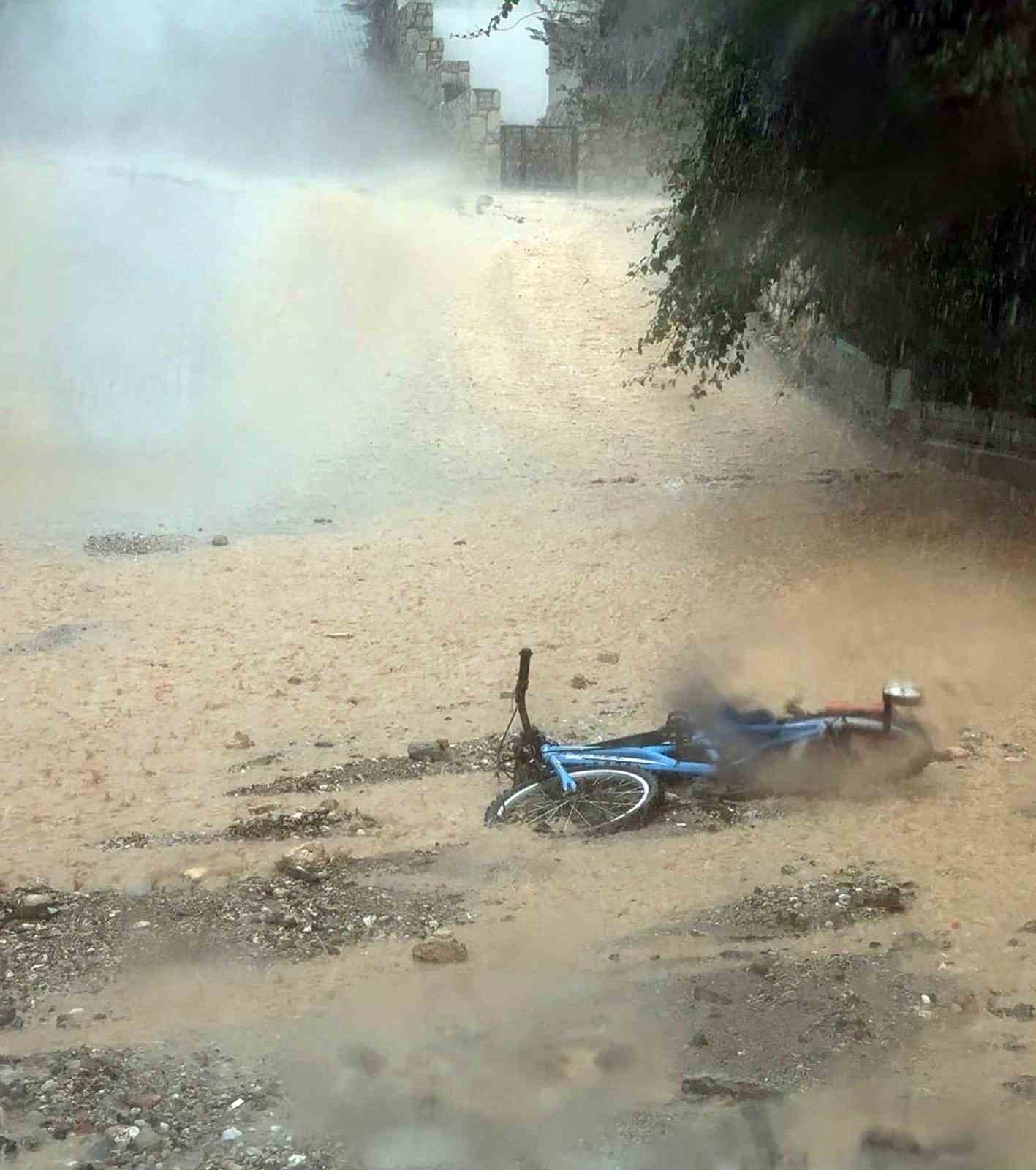 Datça’da fırtına etkili oldu
