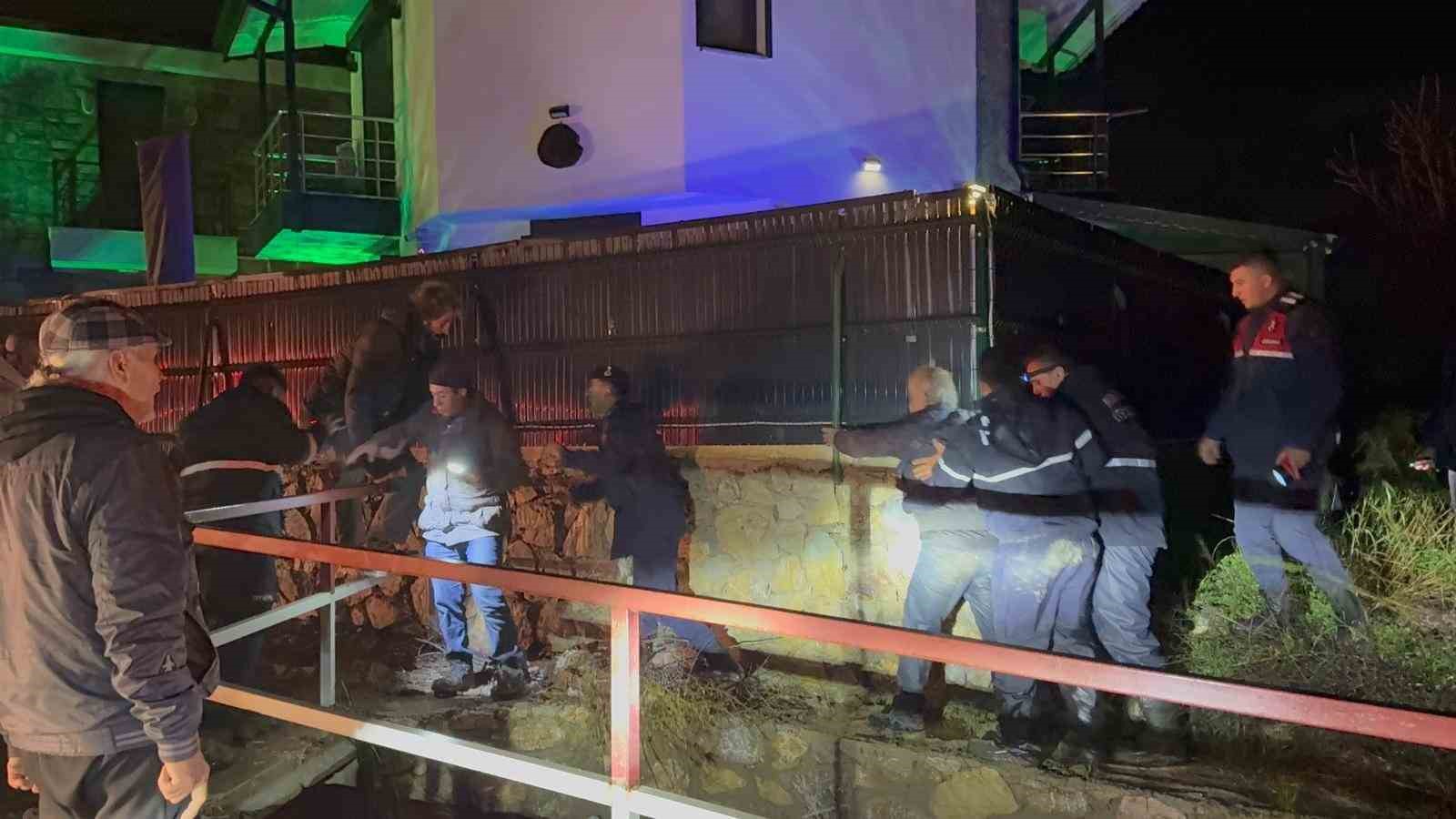 Datça’da sele kapılan sürücü, çalıya tutunarak hayatta kaldı
