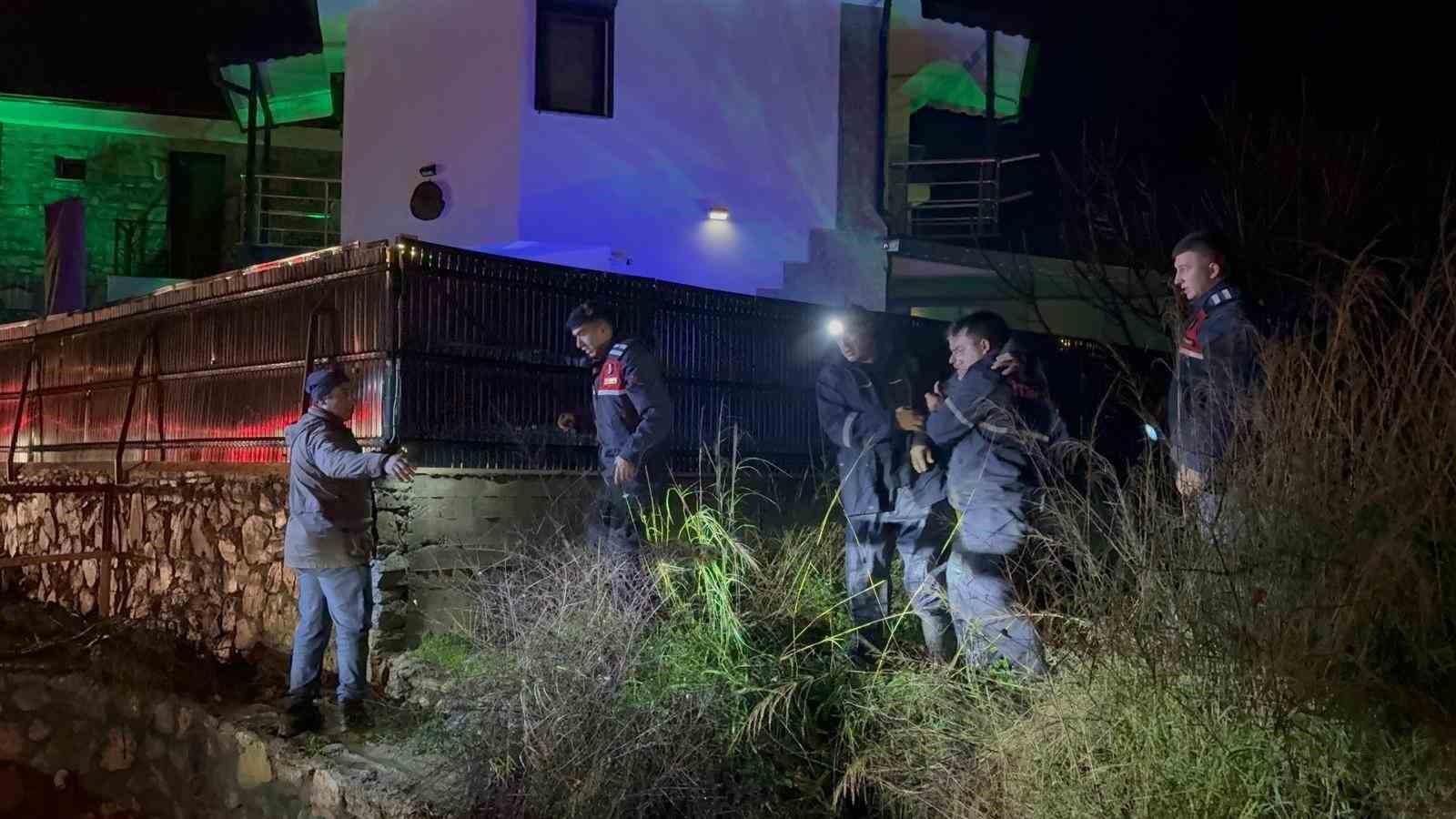 Datça’da sele kapılan sürücü, çalıya tutunarak hayatta kaldı
