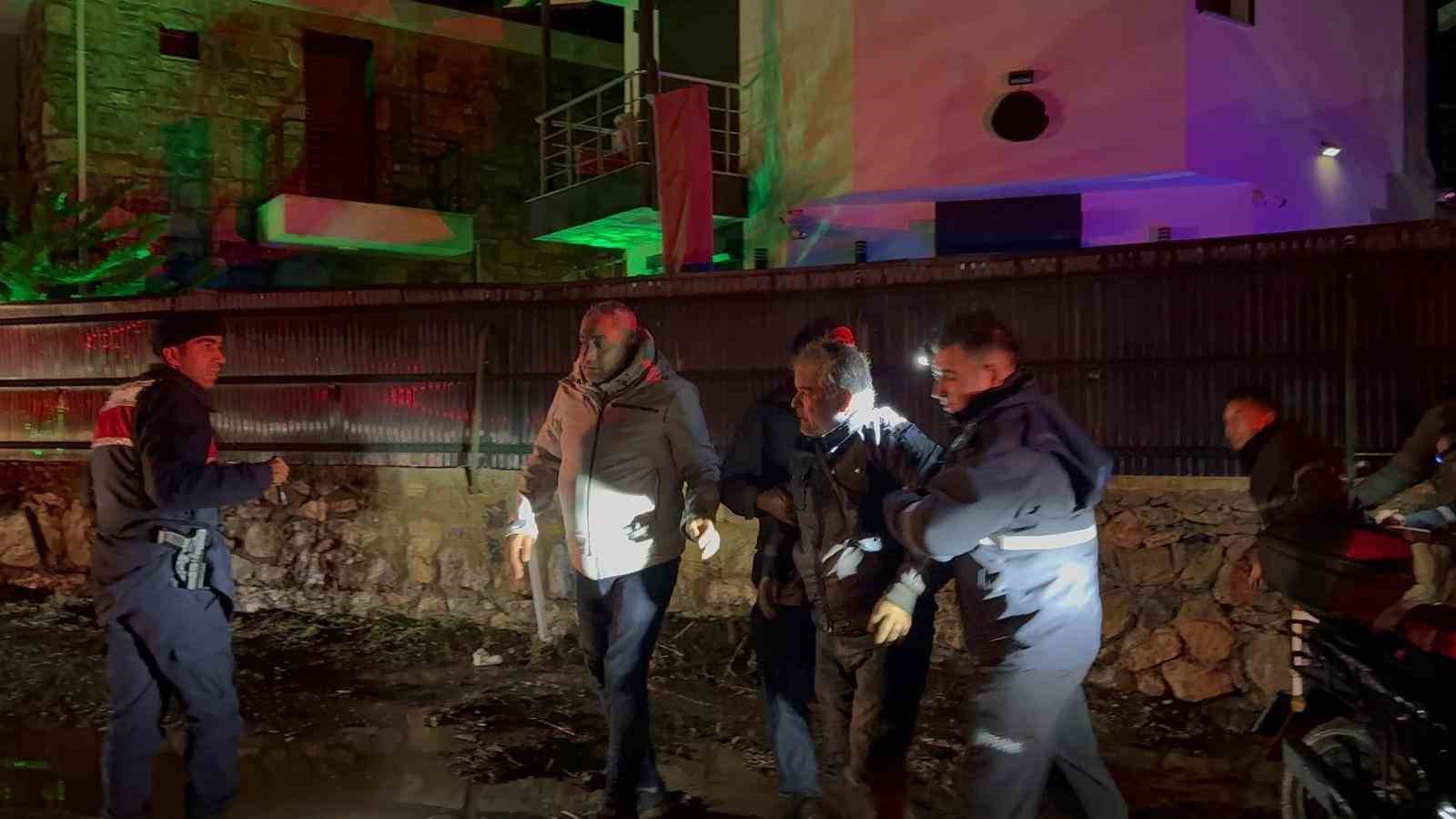 Datça’da sele kapılan sürücü, çalıya tutunarak hayatta kaldı
