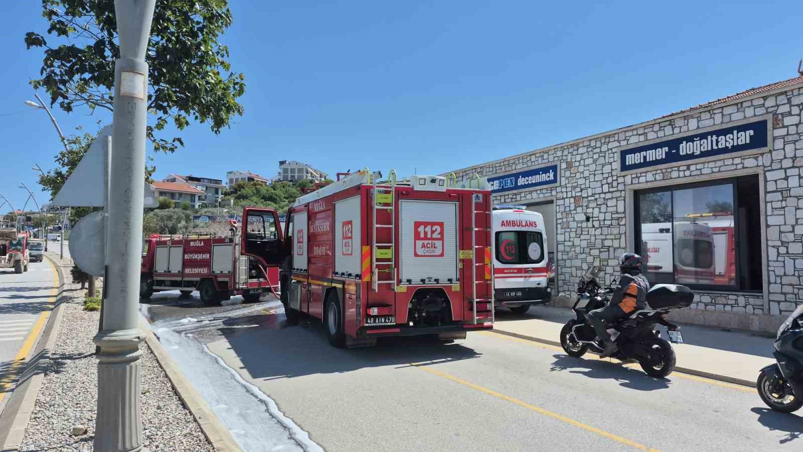 Datça’da ticari araç küle döndü
