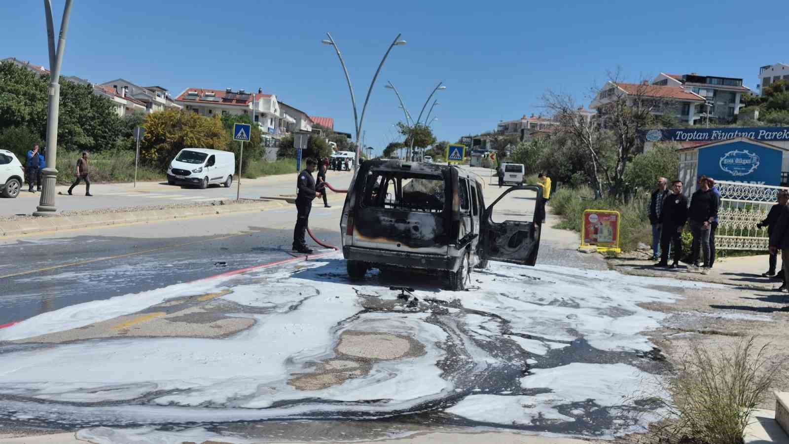 Datça’da ticari araç küle döndü
