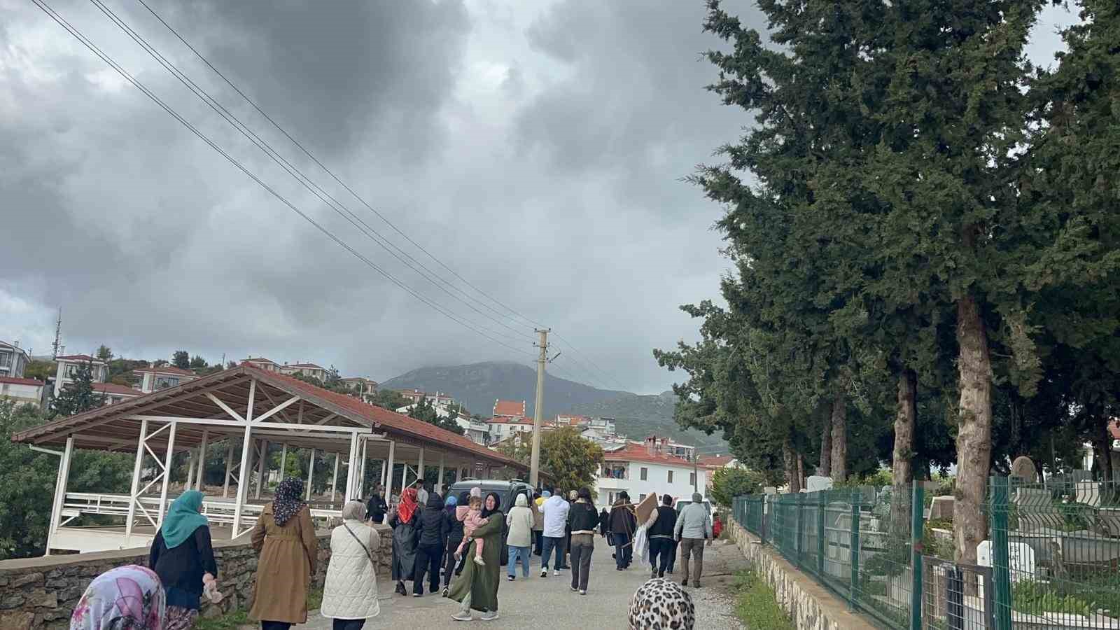 Datça’da umreciler dualarla uğurlandı
