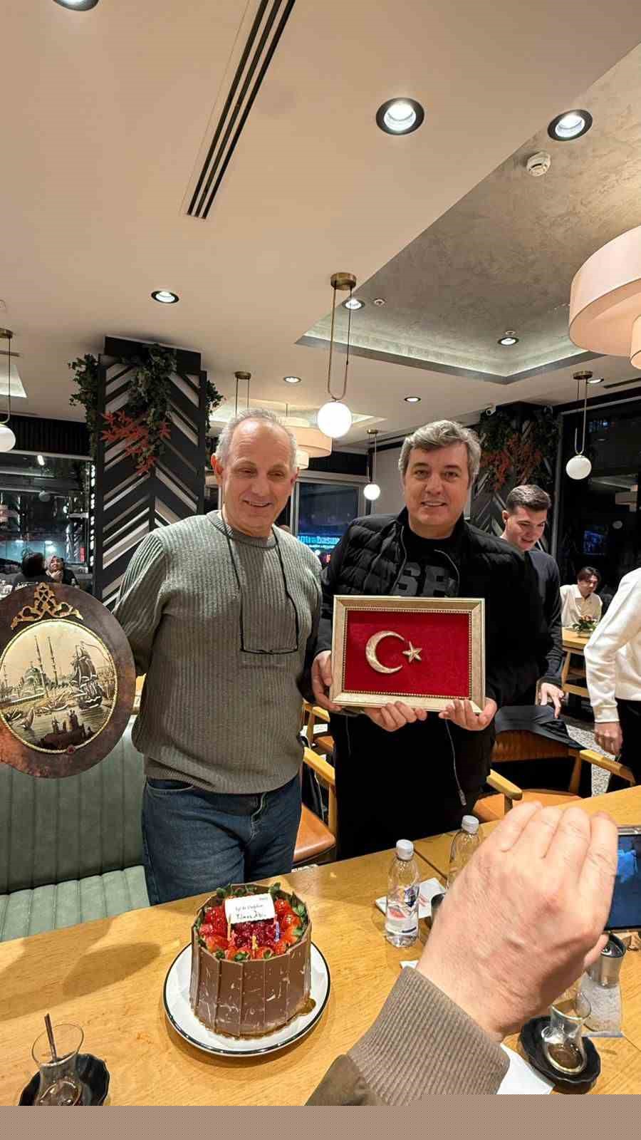 Davetli oldukları iftara mehter takımı ile gittiler
