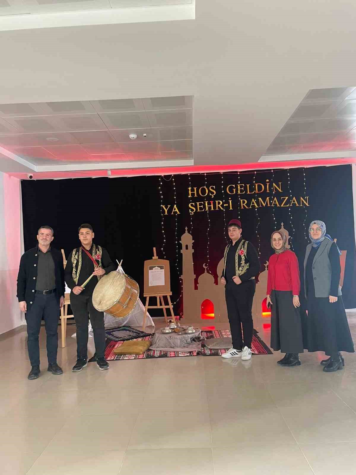 Davul ve mani geleneği lise öğrencileri tarafından yaşatılıyor
