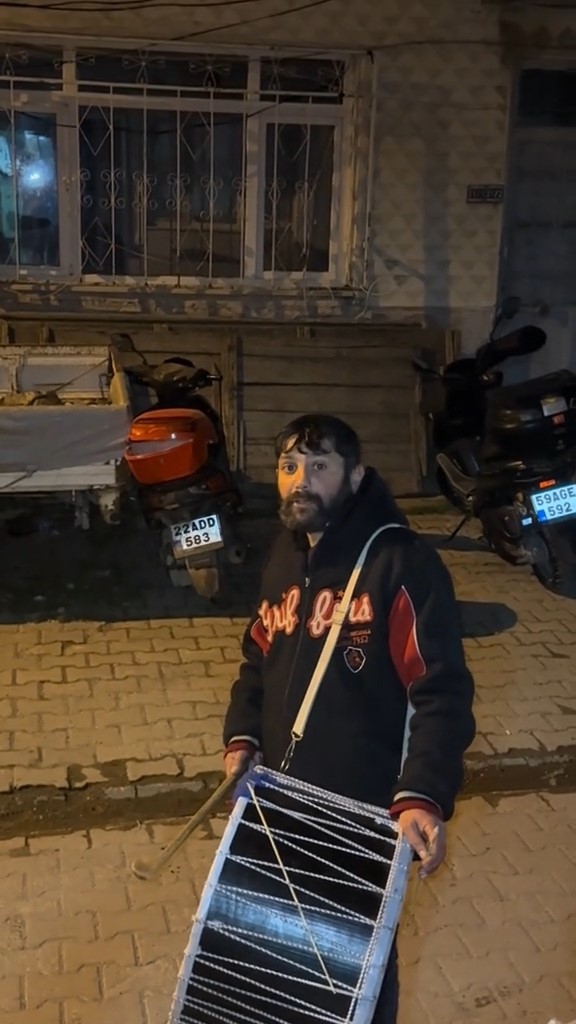 Davulcunun bahşiş pazarlığı gülümsetti
