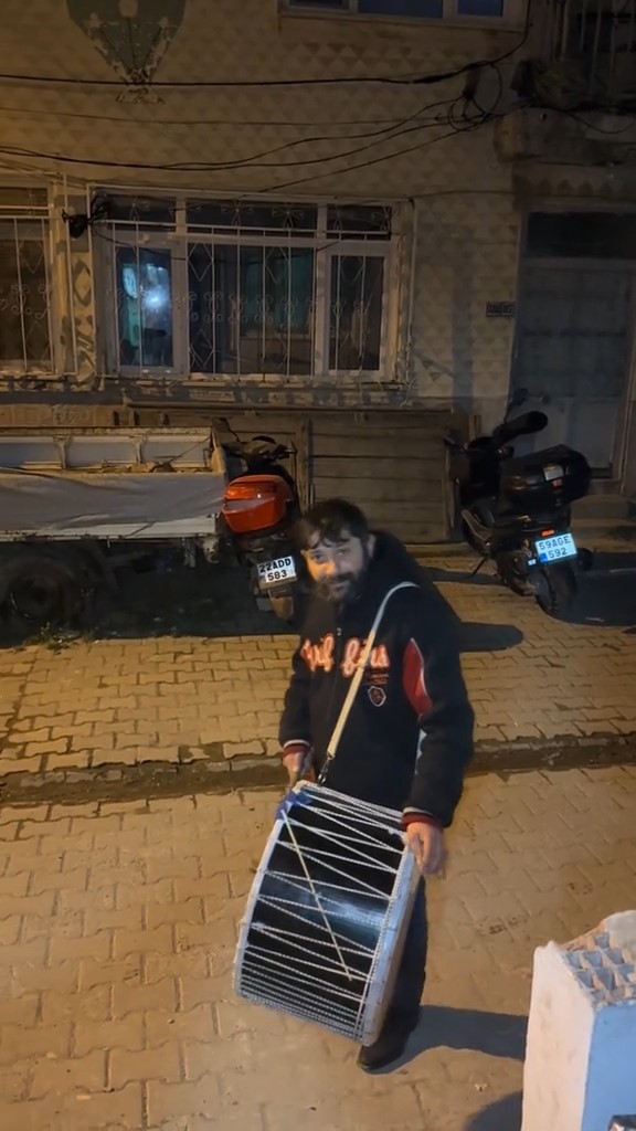 Davulcunun bahşiş pazarlığı gülümsetti
