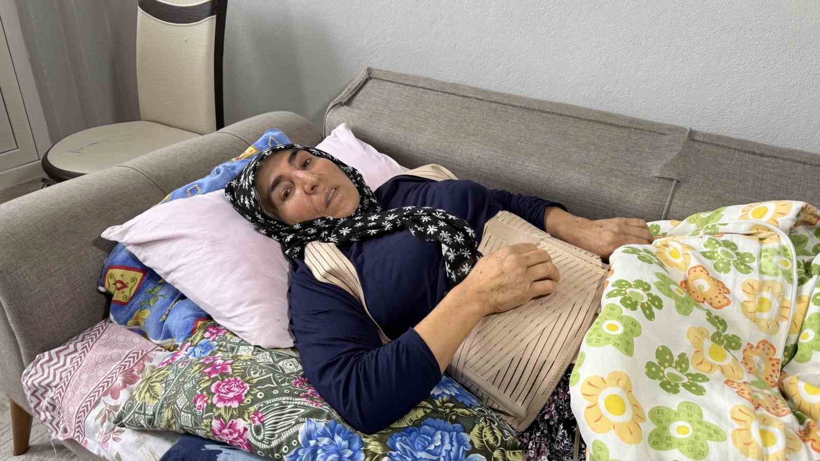 Dayak yiyen yeğenini kurtarmak isteyen kadın darp edildi
Dayak yiyen yeğenini kurtarmak isteyen kadın darp edildi