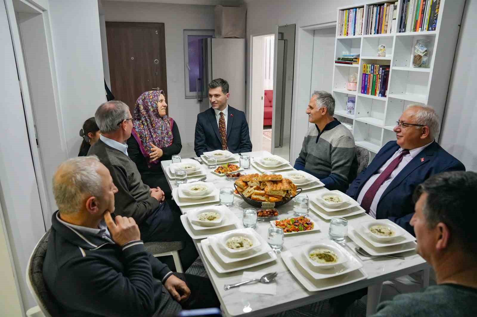 Dayanışma ile yeniden kurulan yuvada ilk iftar
