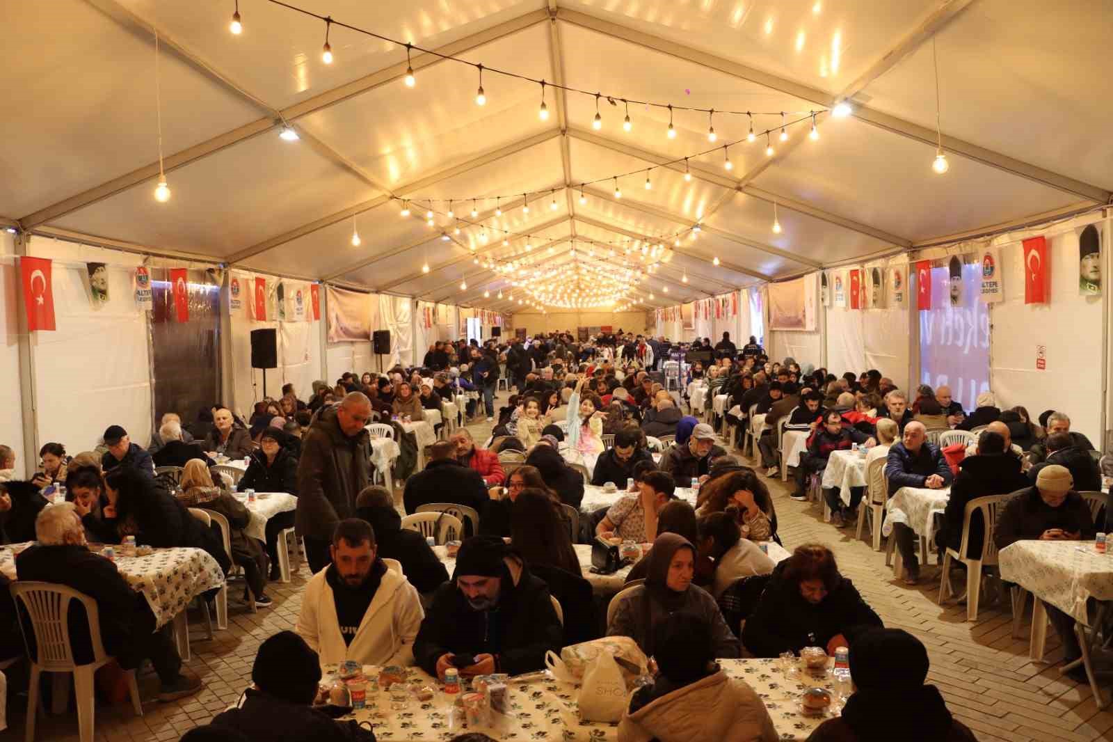 Dayanışma sofrası Maltepe’de büyüyor
Dayanışma sofrası Maltepe’de büyüyor