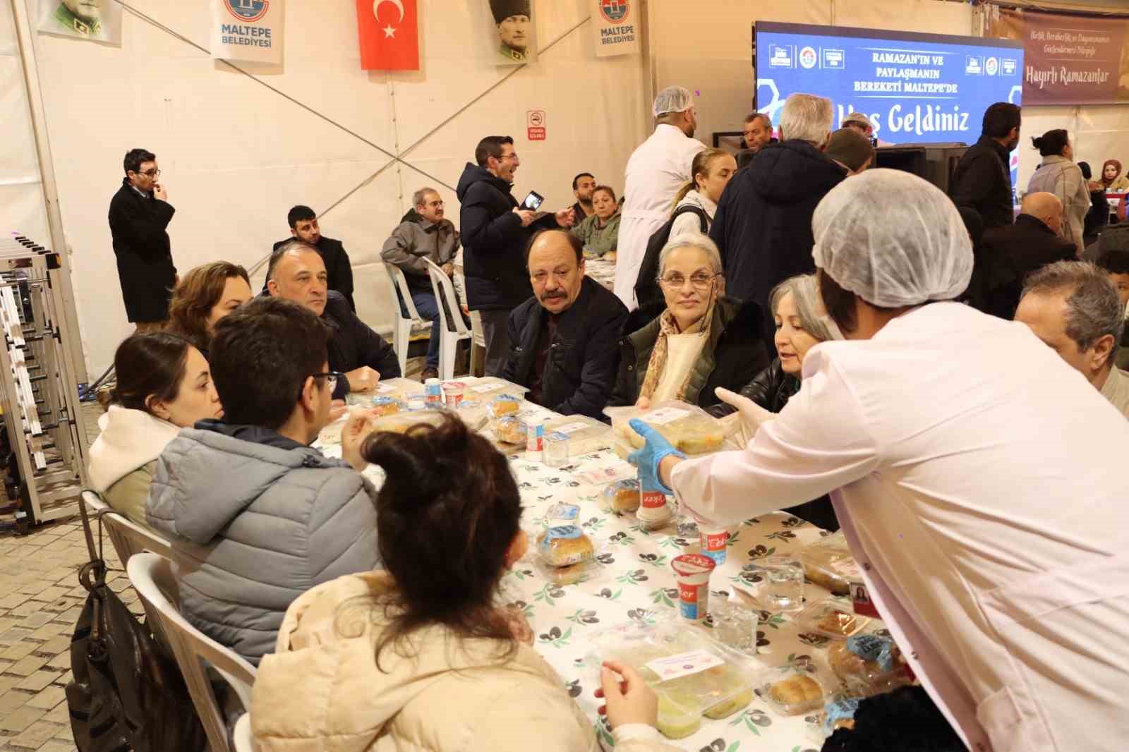 Dayanışma sofrası Maltepe’de büyüyor
Dayanışma sofrası Maltepe’de büyüyor