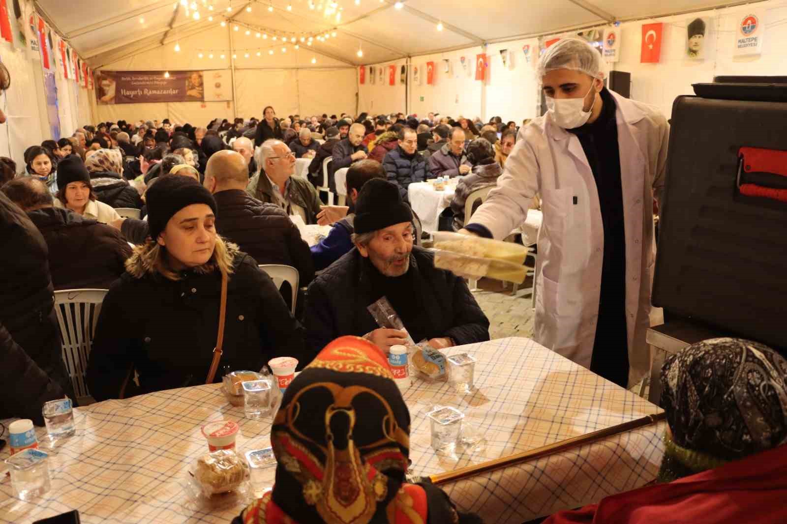 Dayanışma sofrası Maltepe’de büyüyor
Dayanışma sofrası Maltepe’de büyüyor