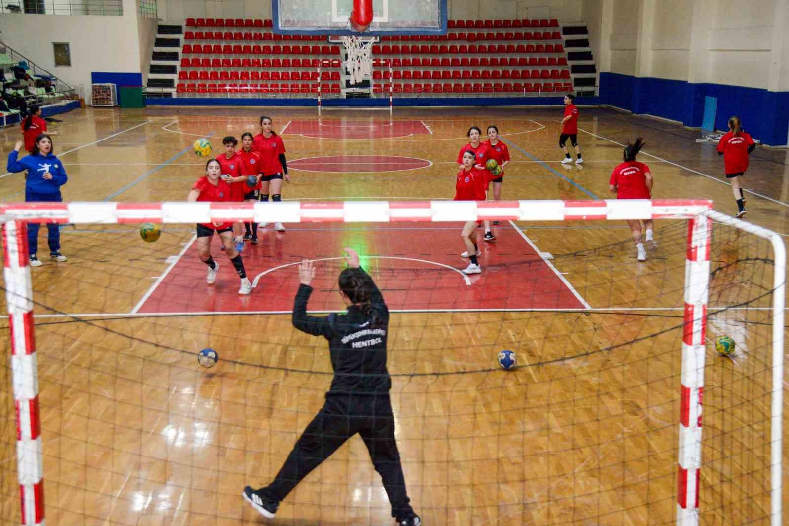 DBB Kadın Hentbol Takımı 1. Lig yolunda
DBB Kadın Hentbol Takımı 1. Lig yolunda