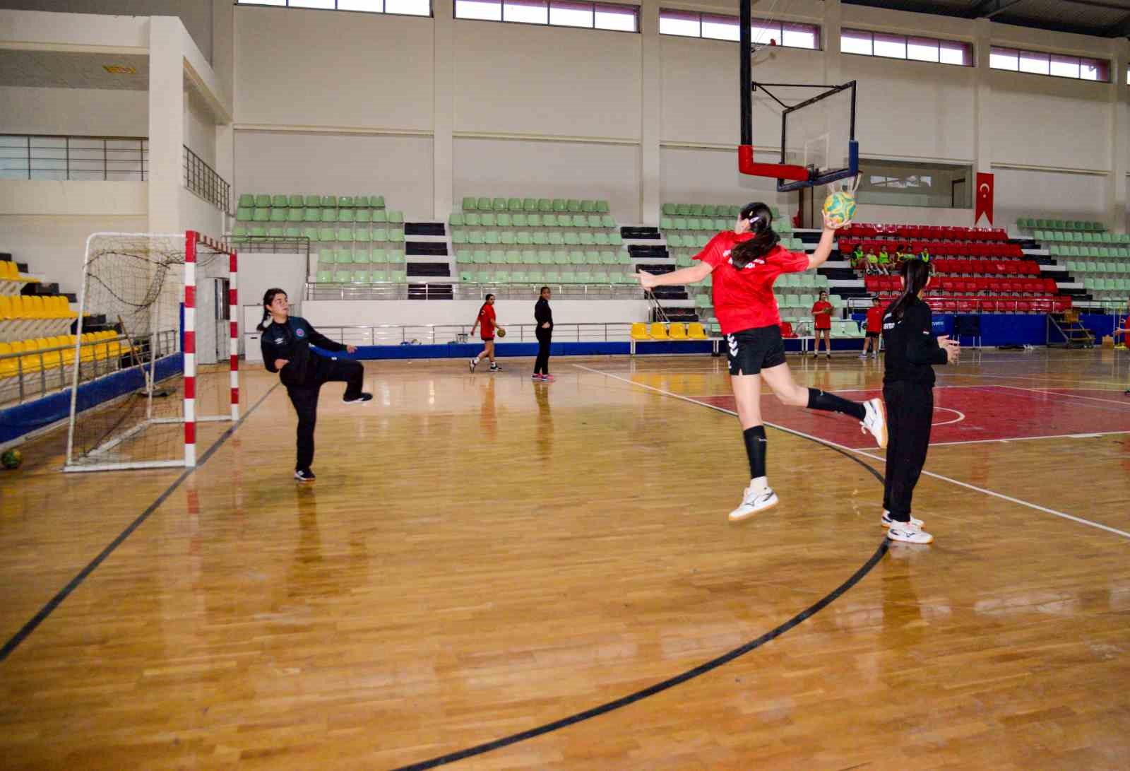 DBB Kadın Hentbol Takımı 1. Lig yolunda
DBB Kadın Hentbol Takımı 1. Lig yolunda
