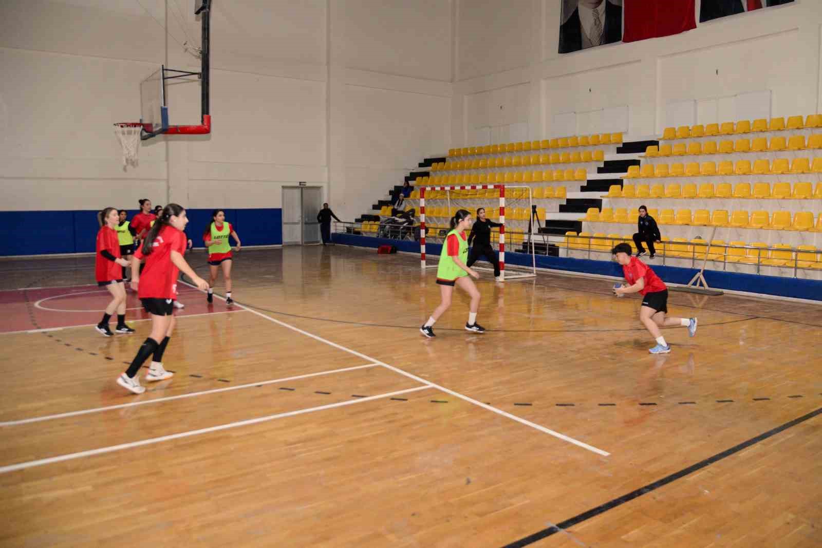 DBB Kadın Hentbol Takımı 1. Lig yolunda
DBB Kadın Hentbol Takımı 1. Lig yolunda