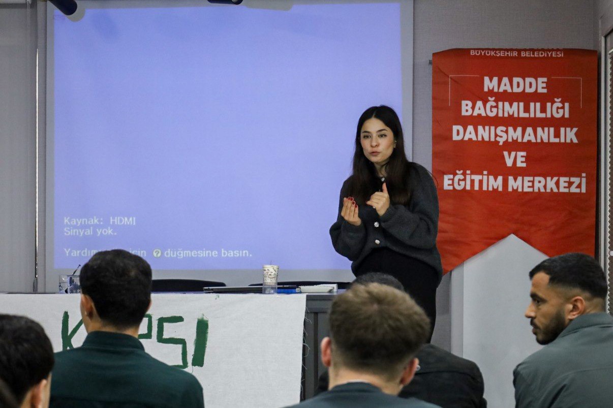 DBB’den taraftarlara bağımlılıkla mücadele eğitimi
DBB’den taraftarlara bağımlılıkla mücadele eğitimi