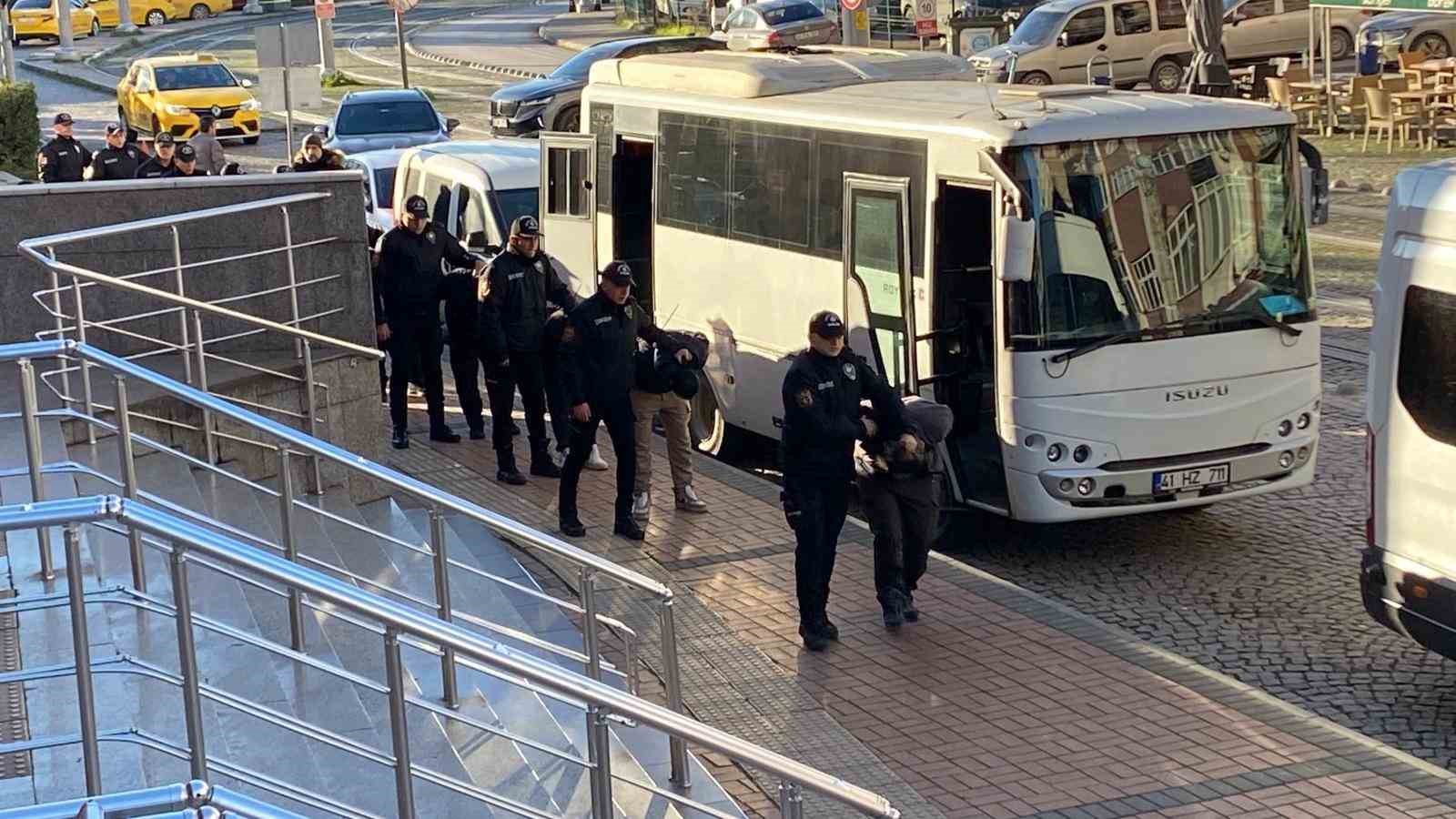 DEAŞ ve El Kaide operasyonunda 11 şüpheli adliyeye sevk edildi
