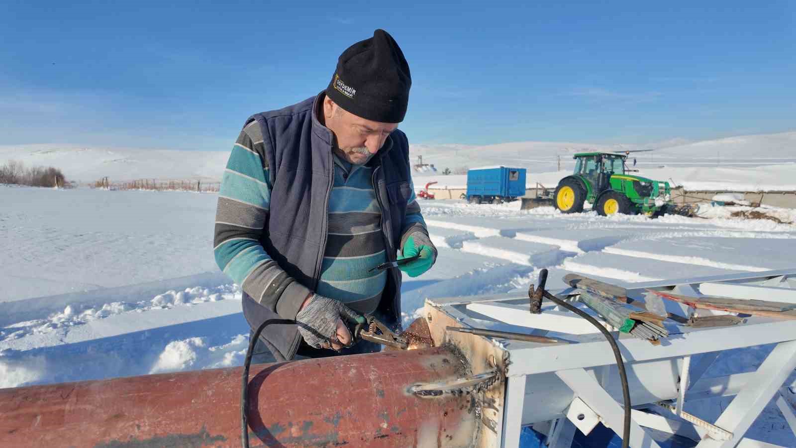 Dededen kalma mesleğini geliştirerek rüzgârgülü imalatı yapıyor
