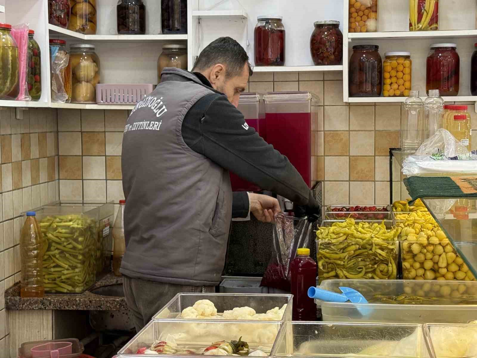 Dededen toruna 40 yıllık lezzete kış ayında ilgi yoğun
Dededen toruna 40 yıllık lezzete kış ayında ilgi yoğun