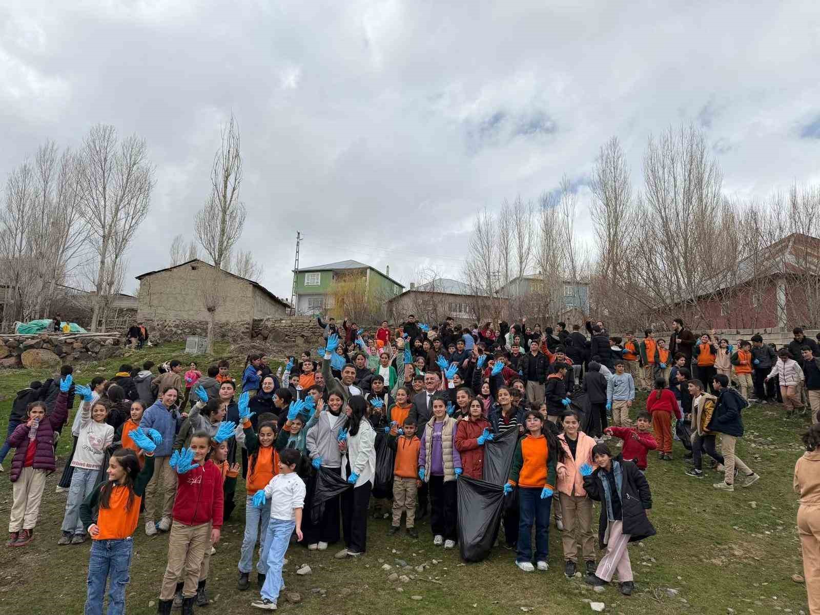 Dedeli’de örnek temizlik seferberliği: Gelecek nesillerle el ele
