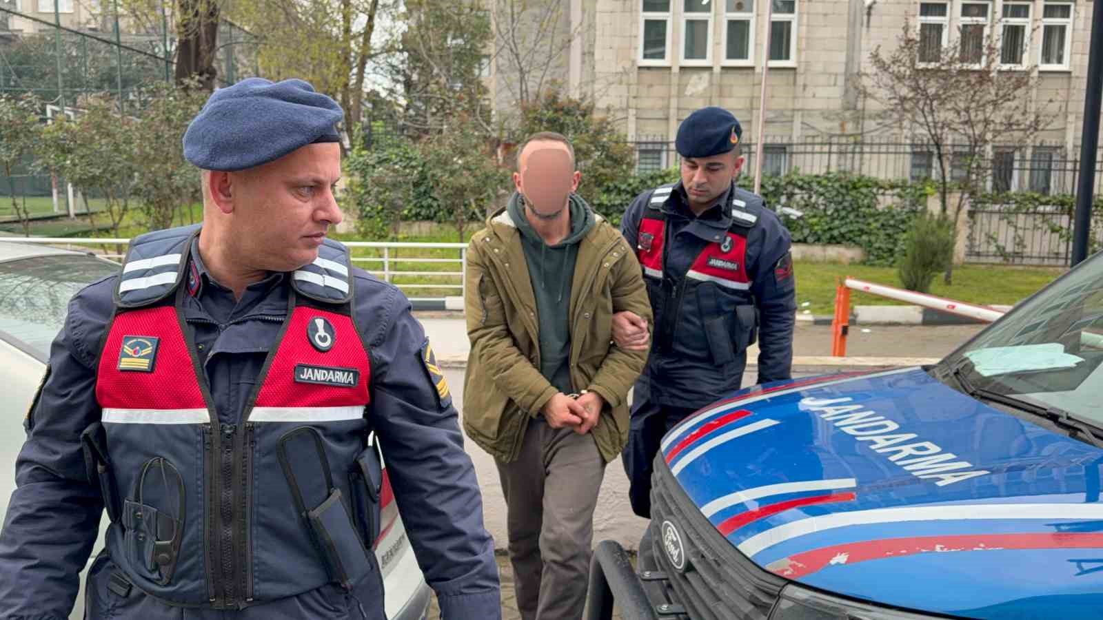 Define ararken yakalandı, hırsızlıktan gözaltına alındı
